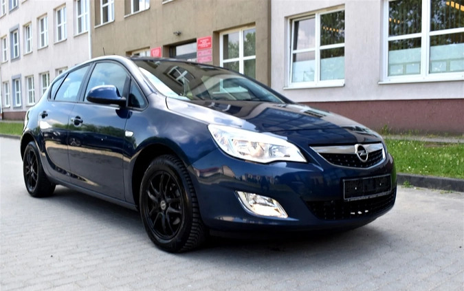 Opel Astra cena 26900 przebieg: 207121, rok produkcji 2012 z Elbląg małe 781